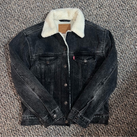 Levi’s Jacket - Picture 1 of 6